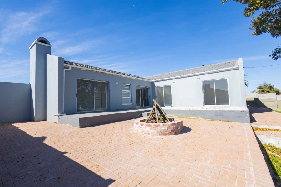 To Let 3 Bedroom Property for Rent in Morgenster Heights Western Cape